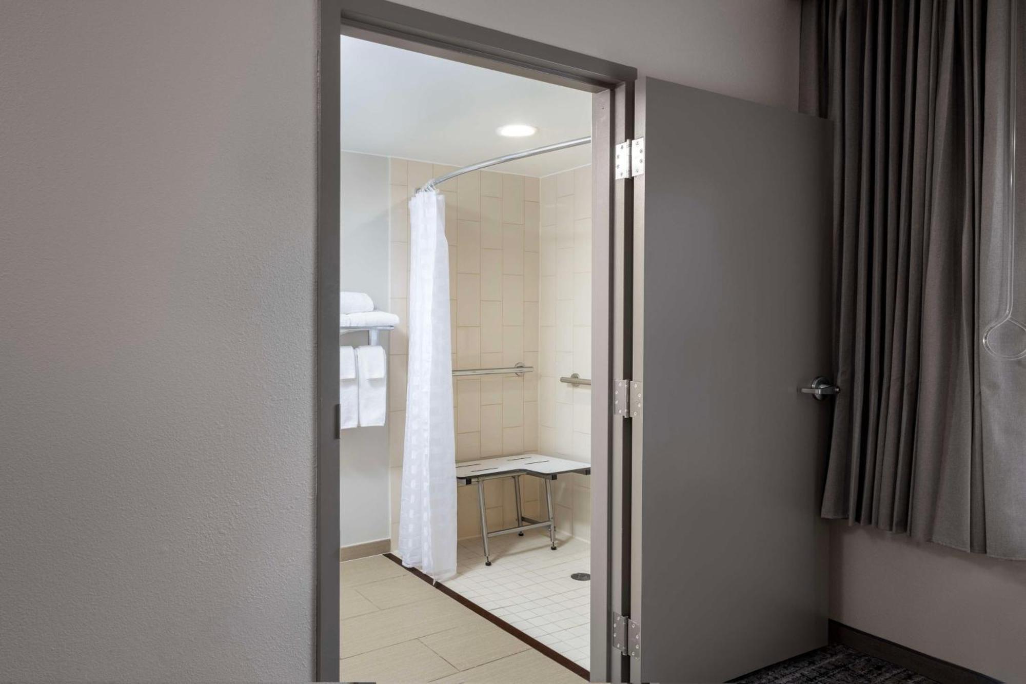 Hyatt Place Detroit/יוטיקה מראה חיצוני תמונה