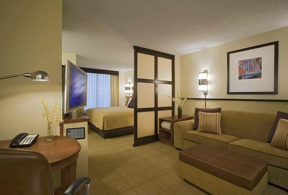 Hyatt Place Detroit/יוטיקה מראה חיצוני תמונה